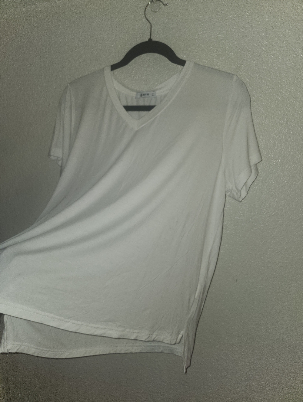 🤍NWOT Basic Bae "95% Bamboo🎋 5% Spandex V-Neck High-Low T-Shirt" White🤍 Large - Picture 9 of 11